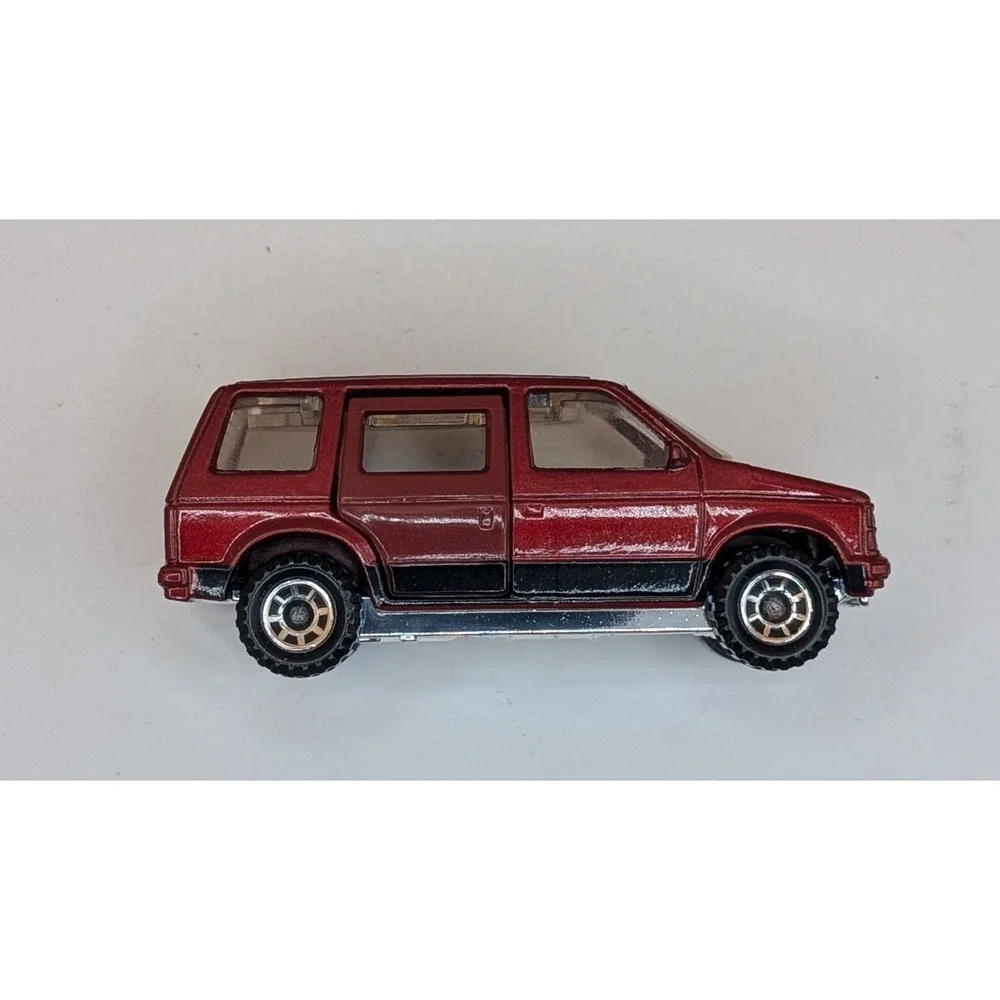 Matchbox 1984 Dodge Caravan Burgundy Diecast Car Made in England Original Box